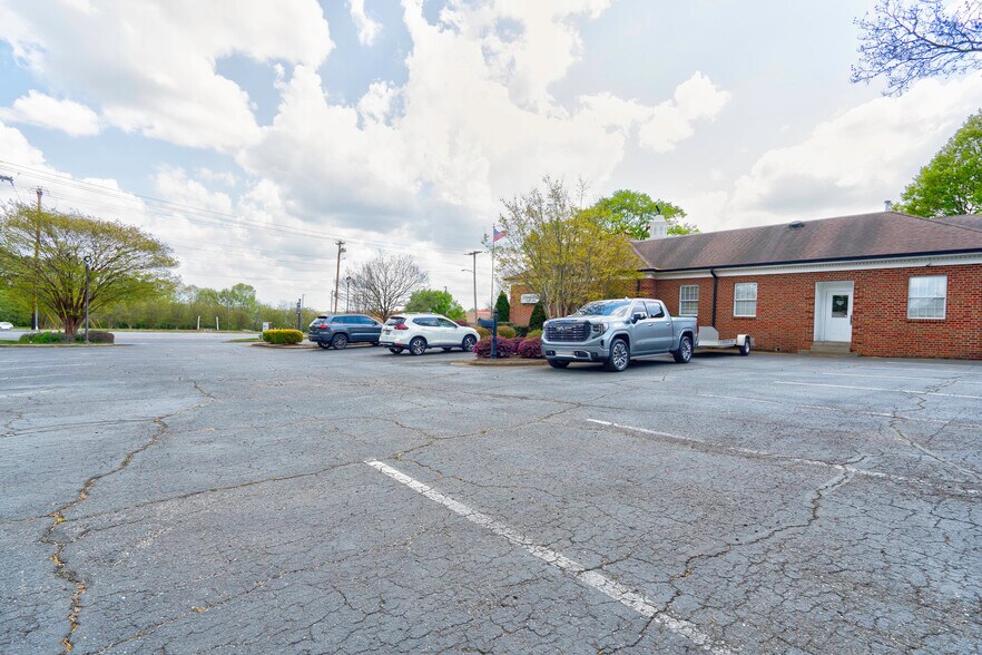 More Photos Of 824 S Dekalb St, Shelby Medical For Sale