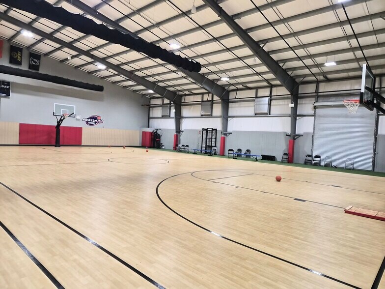More Photos Of 8200 Cypress Plaza Dr, Jacksonville Health Club For Lease