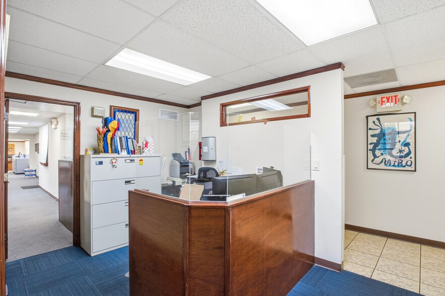 More Photos Of 4075 SW 83rd Ave, Miami Office For Sale