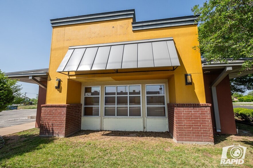 More Photos Of 1425 N Chadbourne St, San Angelo Restaurant For Sale