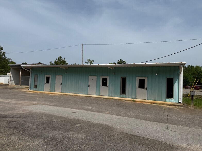 More Photos Of 1353 Clinton St, Barnwell Flex For Sale