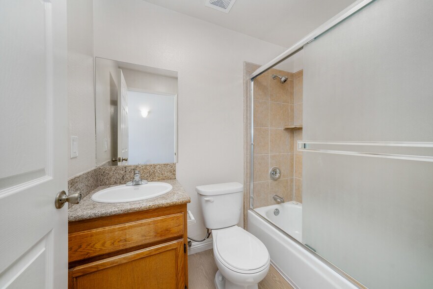 More Photos Of 4651 Cahuenga Blvd, North Hollywood Apartments For Sale