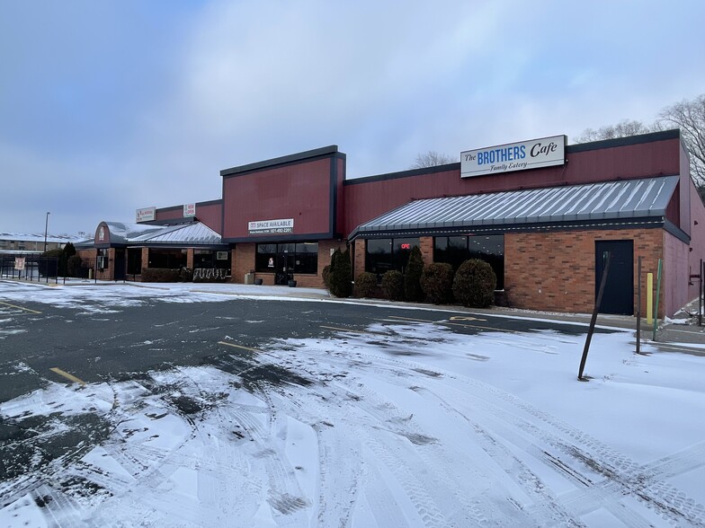 Primary Photo Of 1006 Commercial Dr, Buffalo Restaurant For Lease