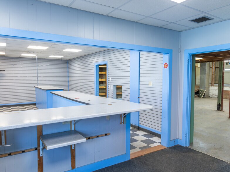 More Photos Of 66 Ralston St, Keene Distribution For Sale