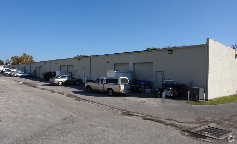 More Photos Of 174 Semoran Commerce Pl, Apopka Light Distribution For Lease