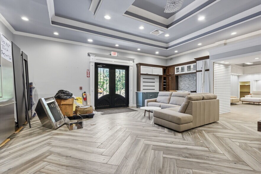 More Photos Of 17 Sweetmans Ln, Manalapan Township Freestanding For Lease