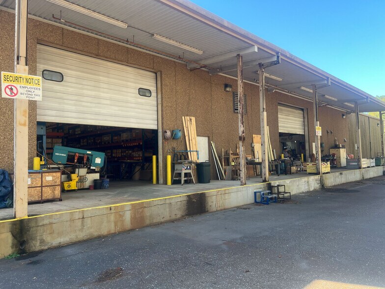 More Photos Of 10180 New Berlin Rd, Jacksonville Service For Sale