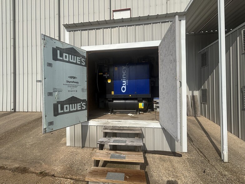 More Photos Of 9151 Youree Dr, Shreveport Distribution For Lease