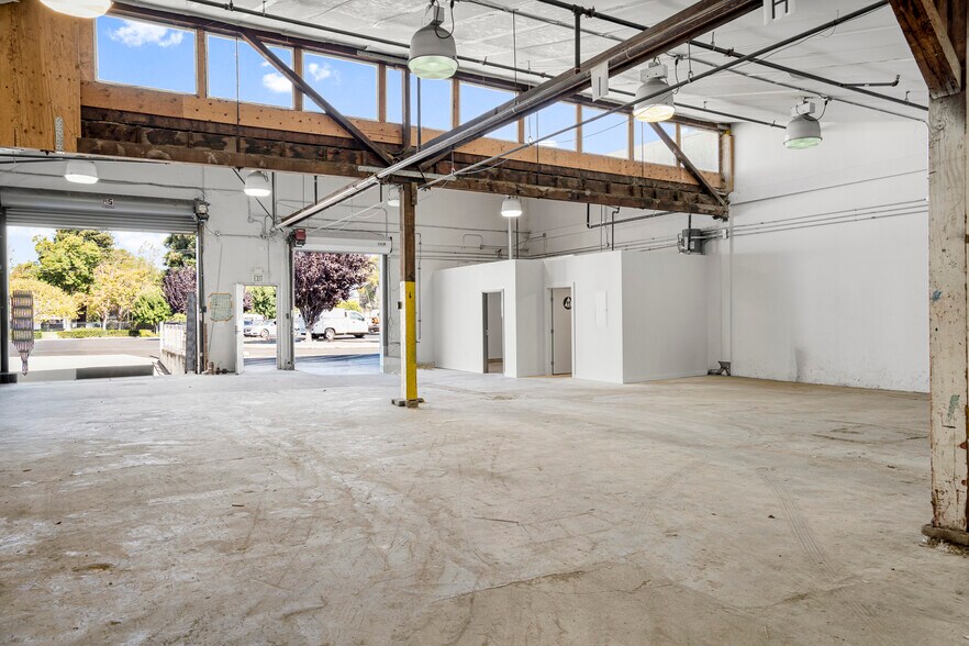 More Photos Of 755 Thornton St, San Leandro Distribution For Lease