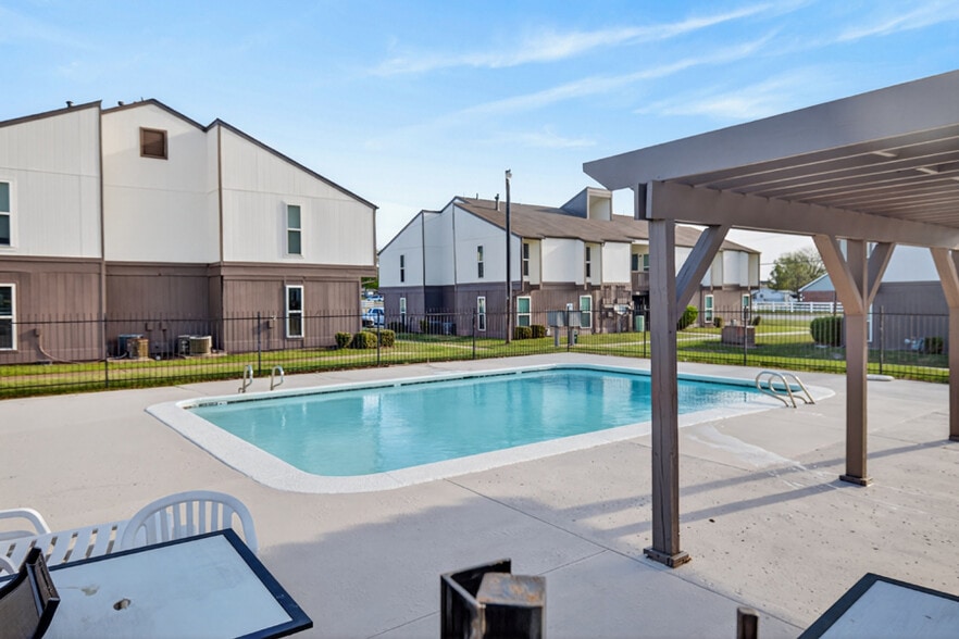 More Photos Of 407 Galaxy Road, Sapulpa Apartments For Sale
