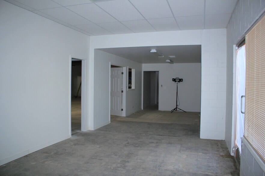 More Photos Of 1030 W 2nd St, Pomona Service For Lease
