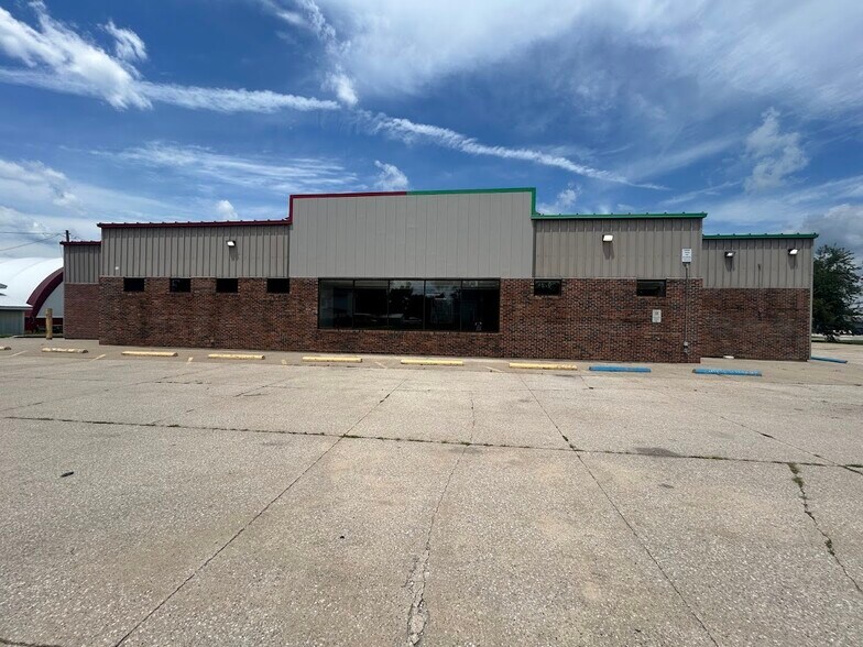 Primary Photo Of 109 E Clark St, La Plata Freestanding For Lease