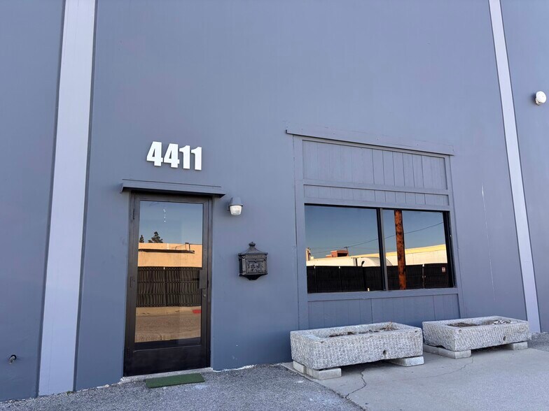 More Photos Of 4411 Rowland Ave, El Monte Distribution For Lease