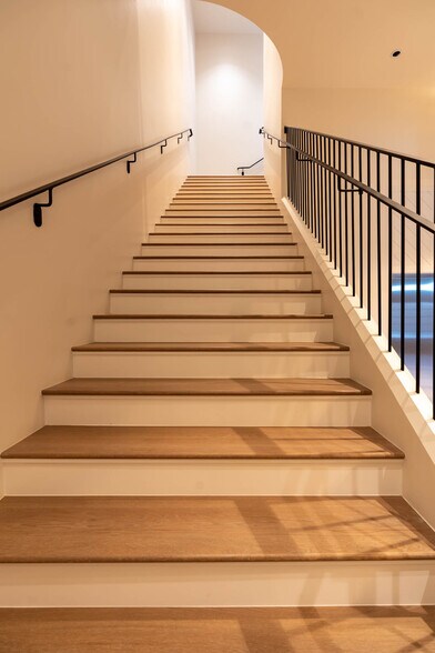 More Photos Of 2828 N Mansfield Ave, Fayetteville Unknown For Lease