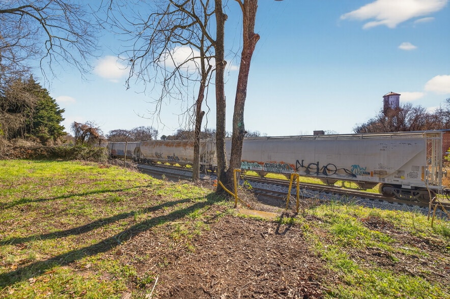 More Photos Of 304 S Cherokee Rd, Social Circle Flex For Sale