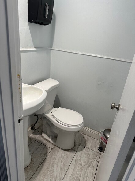 More Photos Of 641-681 S Beach Blvd, La Habra Unknown For Lease