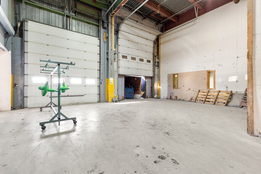 More Photos Of 35-75 Rue De L'acier, Coteau-du-lac Manufacturing For Lease
