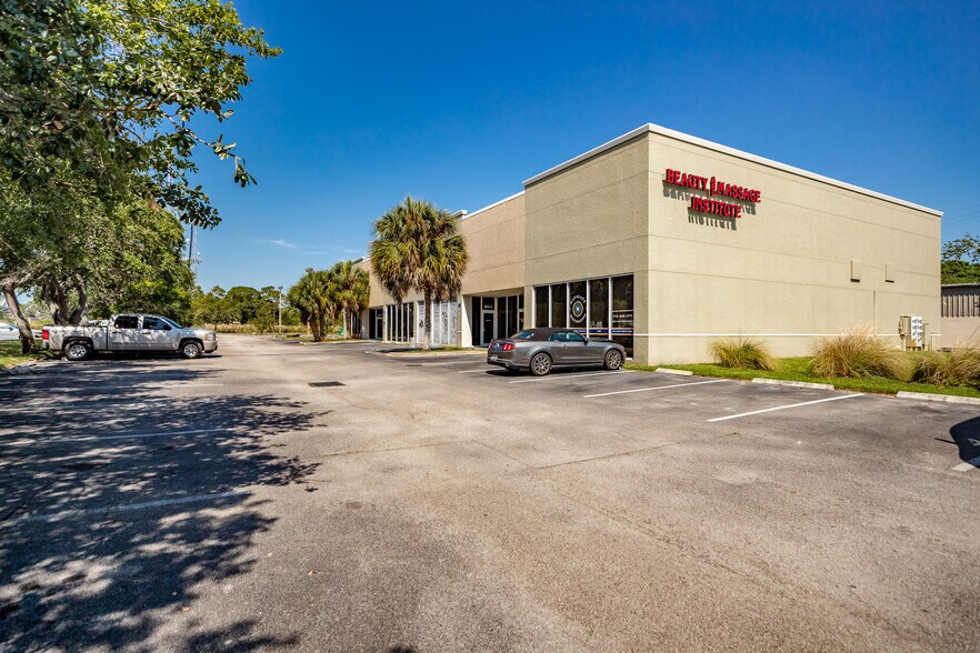 More Photos Of 1375 US Highway 1, Vero Beach Flex For Lease