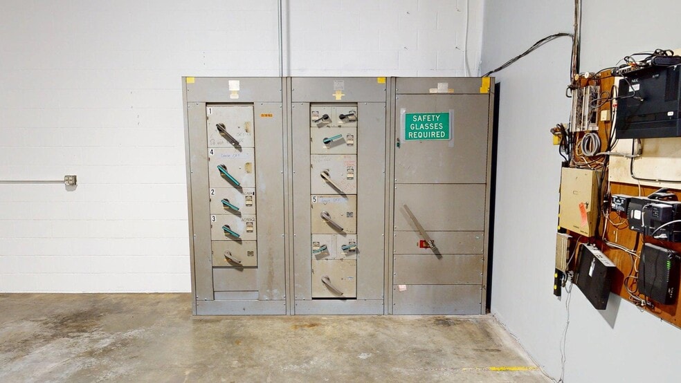 More Photos Of 7075 N 21st Ave, Hugo Industrial For Sale