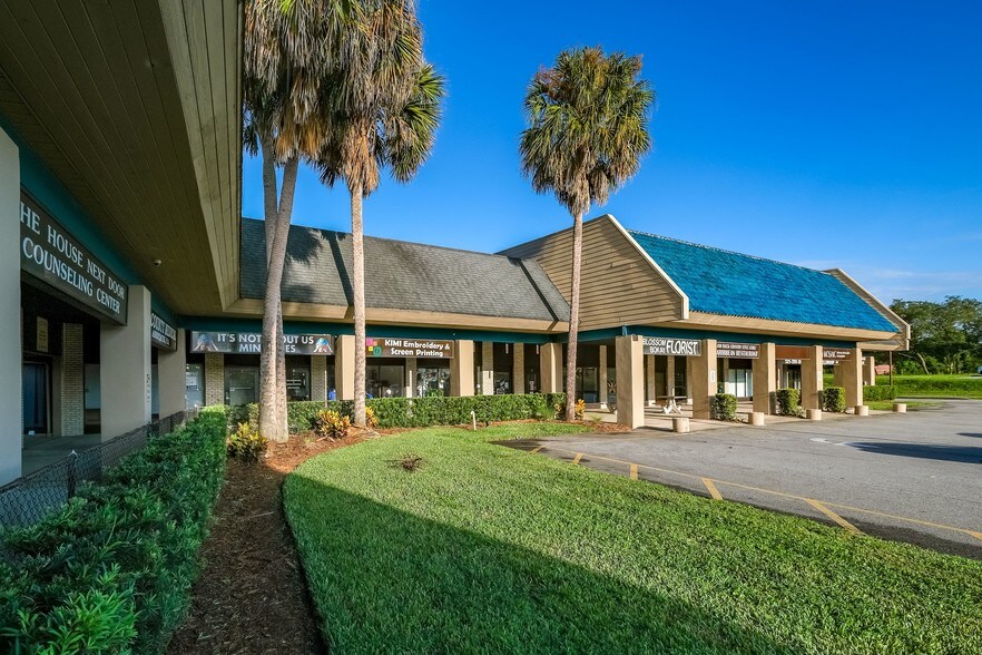 More Photos Of 840 Deltona Blvd, Deltona General Retail For Sale