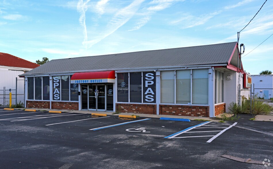 Primary Photo Of 1531 E Altamonte Dr, Casselberry Freestanding For Lease