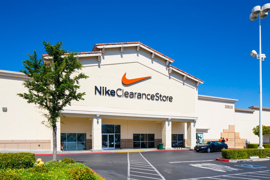 More Photos Of 25450 The Old Rd, Valencia Unknown For Lease