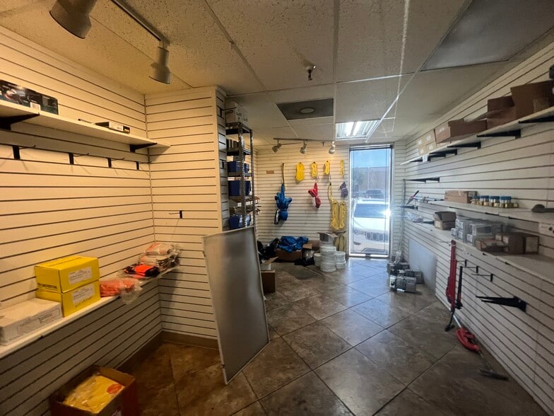 More Photos Of 4130-4150 Will Rogers Pky, Oklahoma City Warehouse For Lease