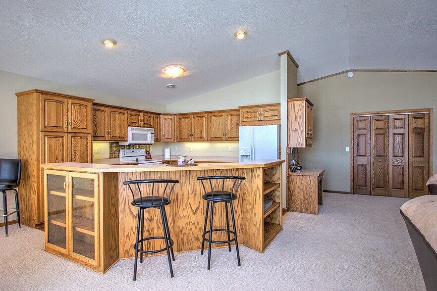 More Photos Of 31886 County Road 3, Eagle Bend Showroom For Sale