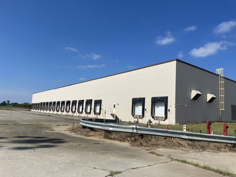 More Photos Of 3300 Sylvester Rd, Albany Manufacturing For Sale