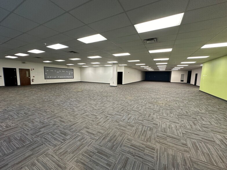 More Photos Of 90 Goodway Dr, Rochester Warehouse For Lease