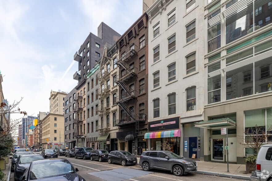 More Photos Of 20 Warren St, New York Medical For Lease