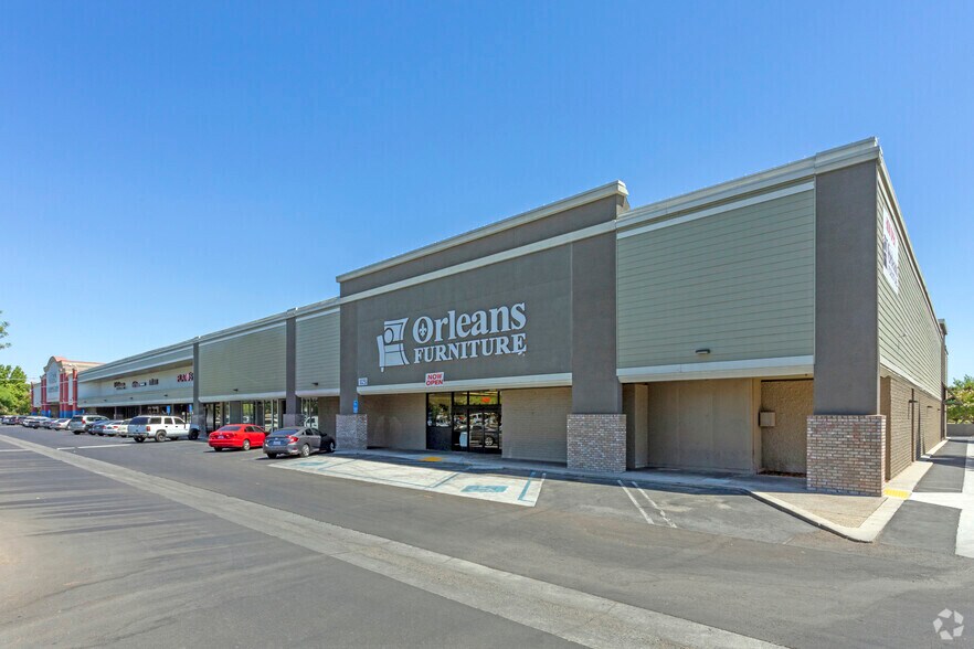 Primary Photo Of 1029-1077 E Shaw, Fresno Unknown For Lease