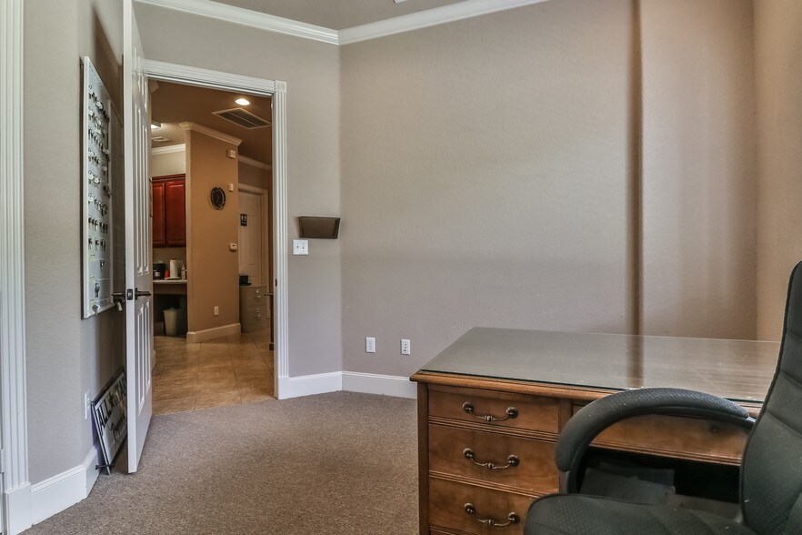 More Photos Of 5501 Louetta Rd, Spring Office For Sale