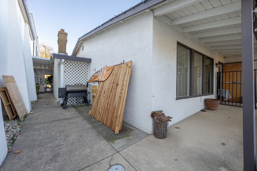 More Photos Of 628 Royer St, Roseville Schools For Lease