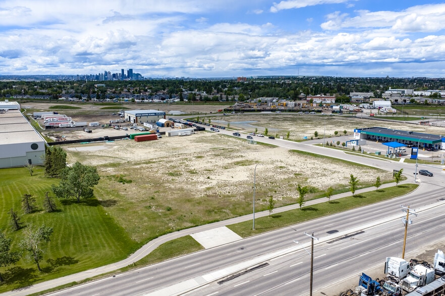 More Photos Of 5291 28th Av SE, Calgary Storefront For Sale