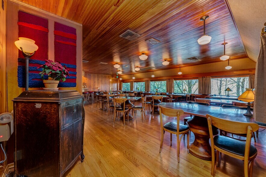 More Photos Of 1325 E Columbia River Hwy, Troutdale Restaurant For Sale