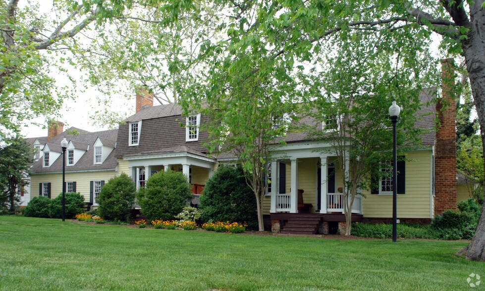 More Photos Of 1220 Sycamore Sq, Midlothian Unknown For Lease