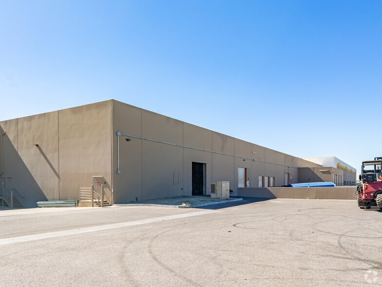 More Photos Of 317 S 48th St, Phoenix Warehouse For Lease