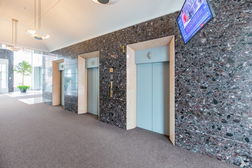 More Photos Of 350 Burnhamthorpe Rd W, Mississauga Office For Lease