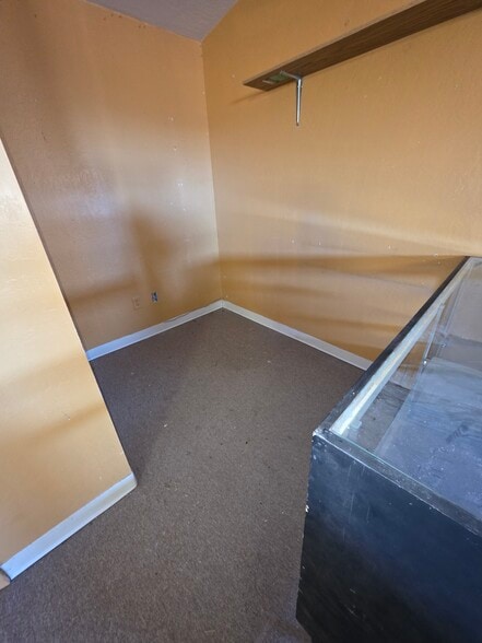 More Photos Of 4237 W White Mountain Blvd, Lakeside General Retail For Lease