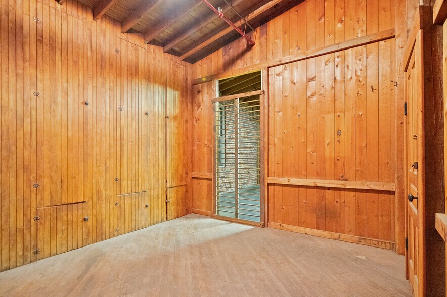 More Photos Of 350 N Center St, Brandon Industrial For Sale