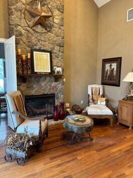 More Photos Of 423 E Main St, Bellville Medical For Lease