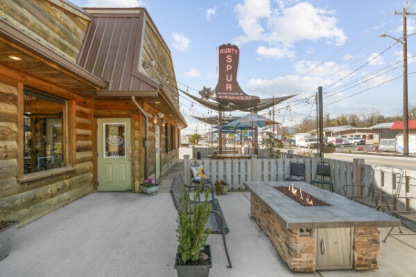 More Photos Of 601 N 1st St, Pulaski Restaurant For Sale