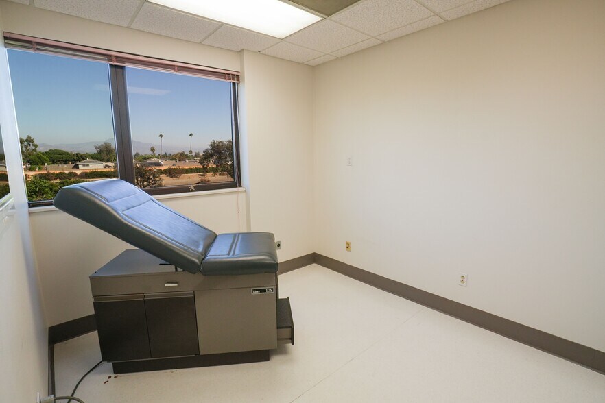 More Photos Of 999 N Tustin Ave, Santa Ana Medical For Sale