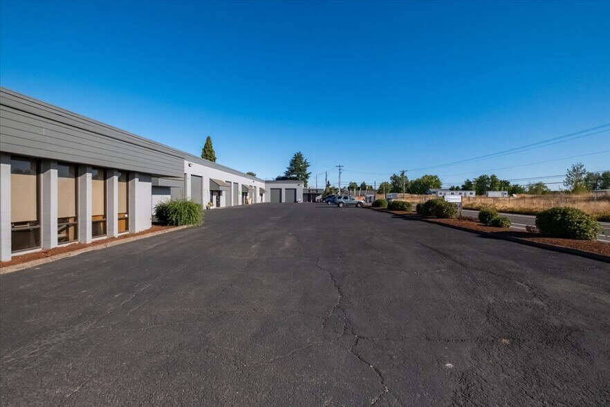 More Photos Of 2300 Ferry St SW, Albany Research And Development For Lease