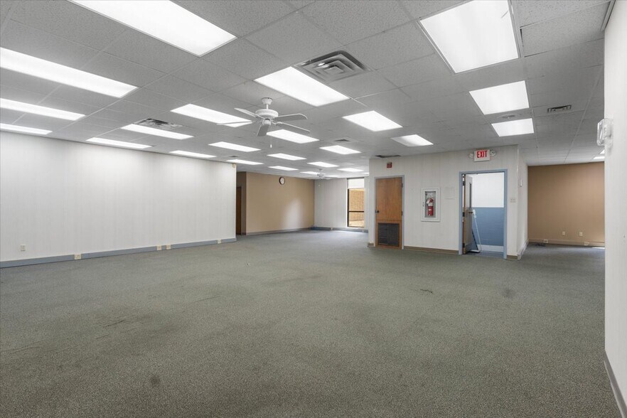 More Photos Of 9846 State Highway 31 E, Tyler Medical For Sale