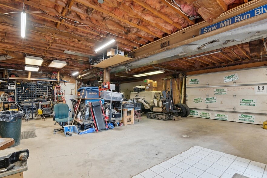 More Photos Of 1641 Saw Mill Run Blvd, Pittsburgh Flex For Sale