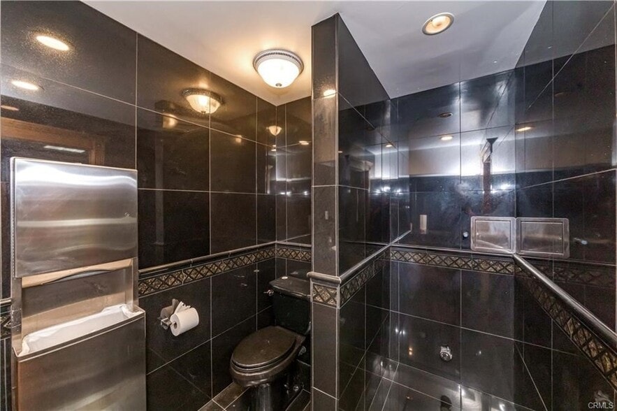 More Photos Of 17220 Newhope St, Fountain Valley Loft Creative Space For Sale