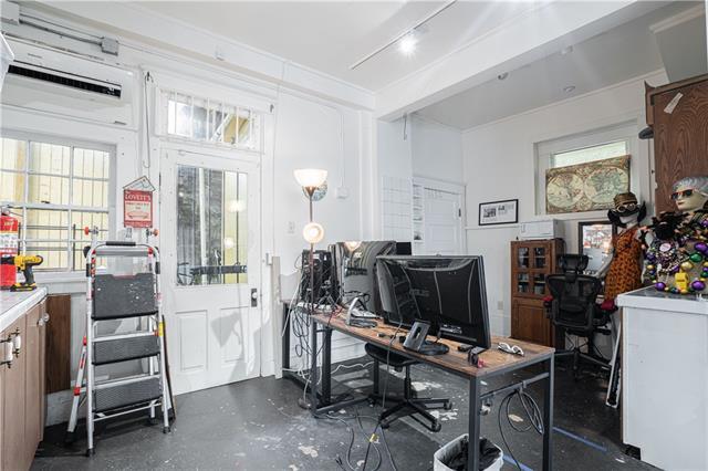 More Photos Of 3212 Burgundy St, New Orleans Showroom For Lease