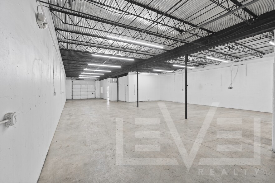 More Photos Of 3932 NE 5th Ave, Oakland Park Warehouse For Lease